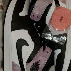 BRAND NEW Air Jordan 1 Mid SE (Men 11 or Women 12.5) - $90